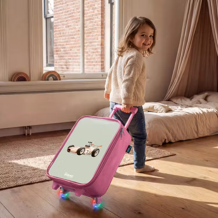 Valise enfant - Rose - Voiture de course rétro beige sur fond vert — 2
