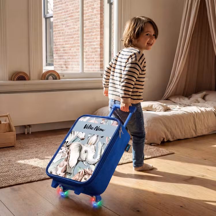 Valise enfant avec nom - Bleu - La jungle en couleurs claires — 2