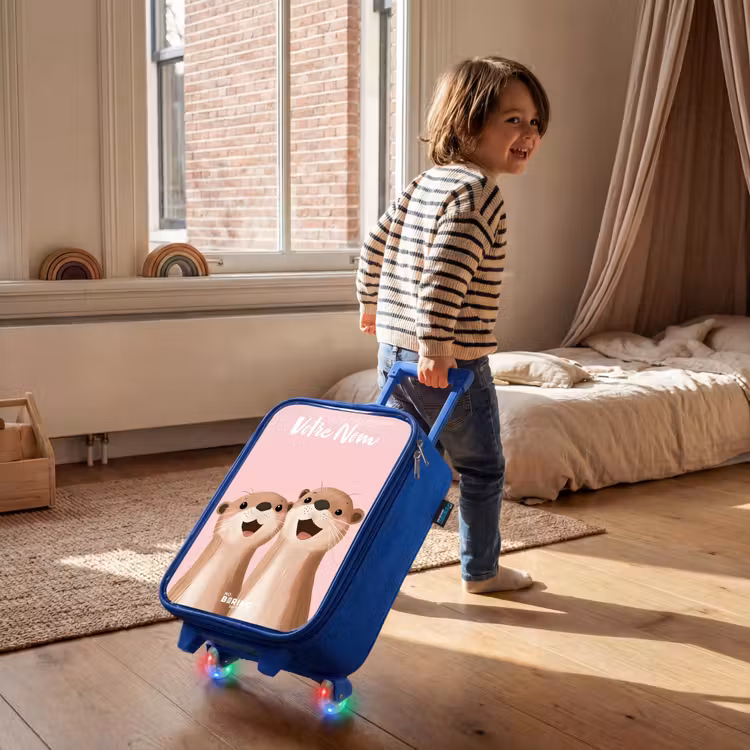 Valise enfant avec nom - Bleu - Sourire - Loutre - Rose - Illustration — 2