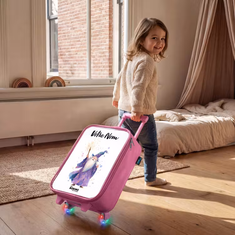 Valise enfant avec nom - Rose - Vieux magicien avec bâton — 2