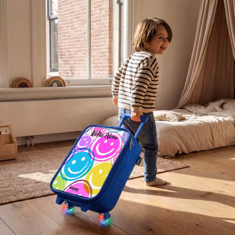 Valise enfant avec nom - Bleu - Explosion de sourires colorés — 2