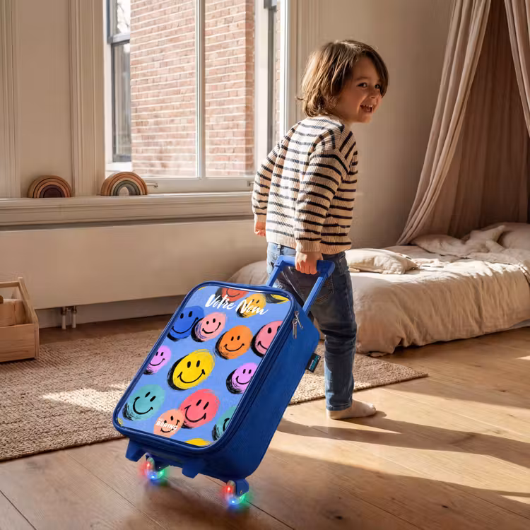 Valise enfant avec nom - Bleu - Un motif ludique et artistique de smileys colorés — 2