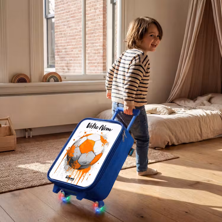 Valise enfant avec nom - Bleu - Football vibes - Peinture - Orange — 2
