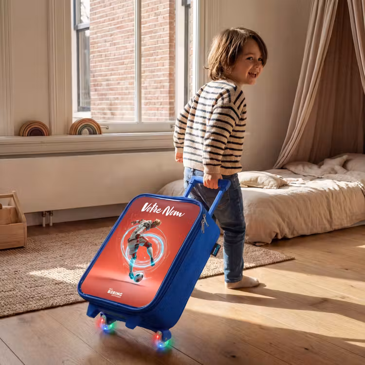 Valise enfant avec nom - Bleu - Footballeur - Ballon - Cercle lumineux - Rouge — 2