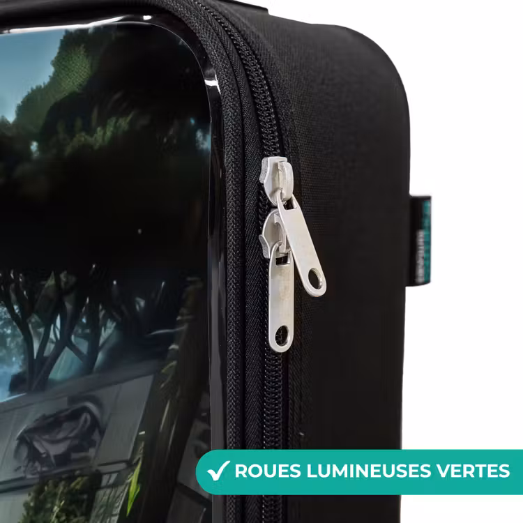 Valise enfant - T-Rex sur une voiture de sport orange dans une forêt pluvieuse — 6