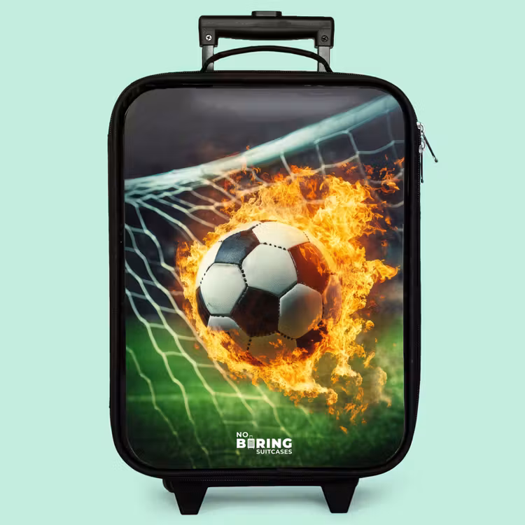 Valise enfant - Un ballon de football en feu capturé dans un filet de but — 3