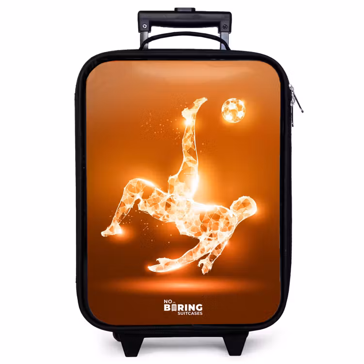 Valise enfant - Un footballeur à la lumière orange dans un moment de flottement — 1