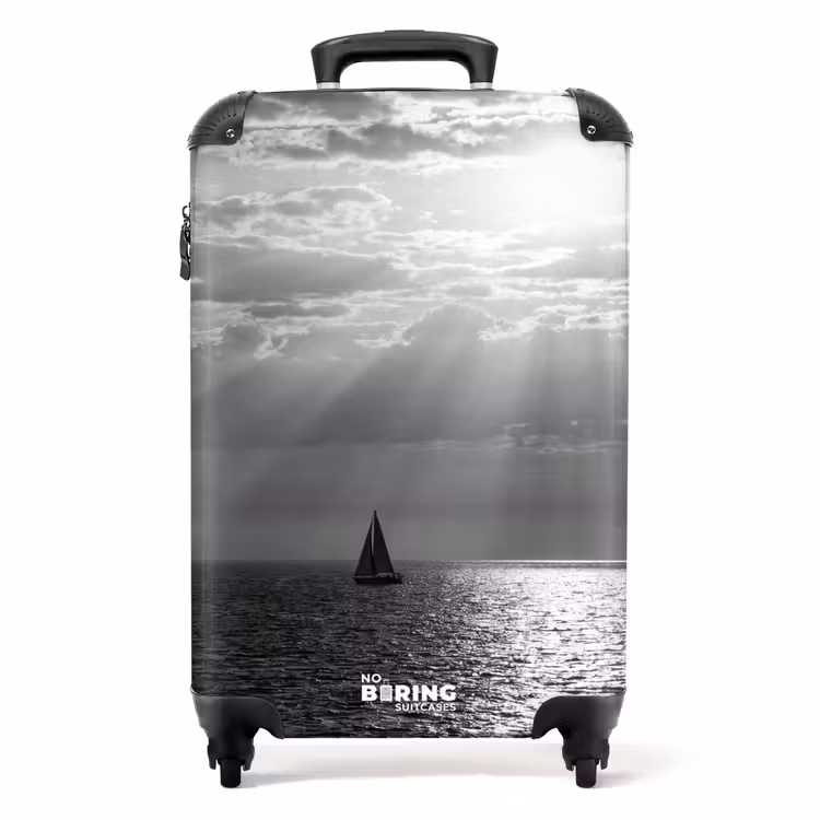 Valise - Eau - Bateau - Ciel - Nature - Noir et blanc — 1