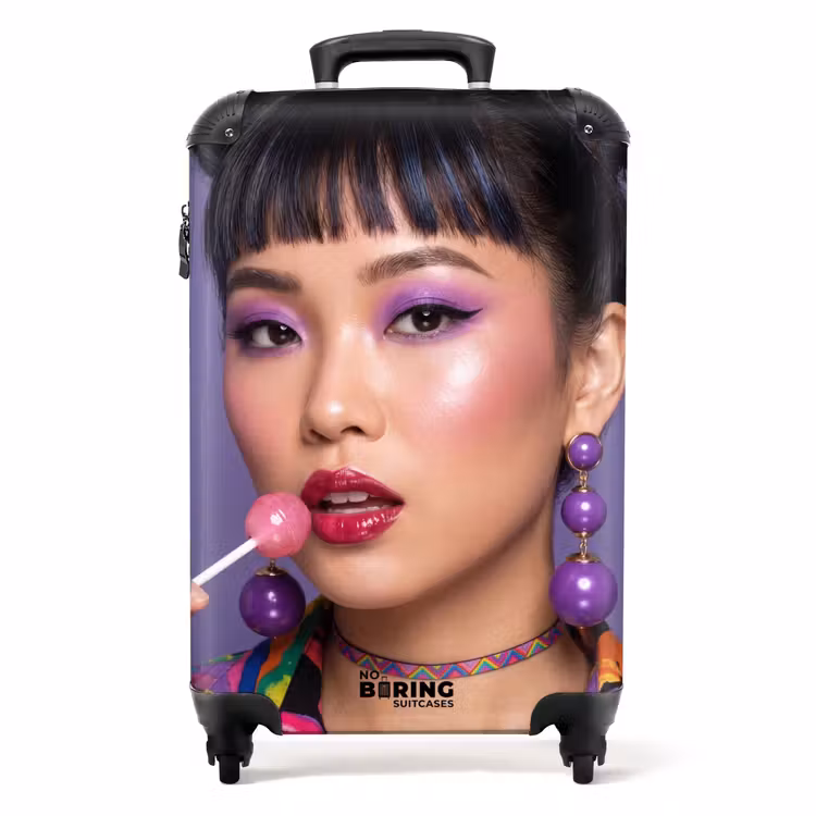 Valise - Femme - Portrait - Maquillage - Violet - Dynamique — 1