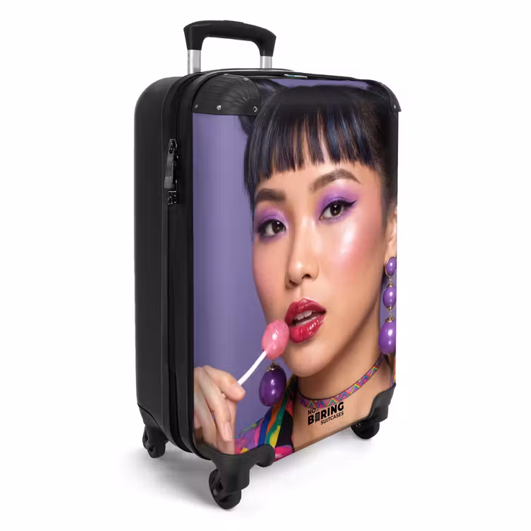 Valise - Femme - Portrait - Maquillage - Violet - Dynamique — 2