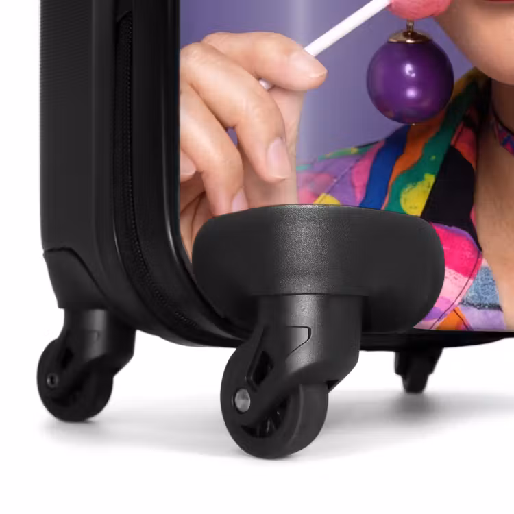 Valise - Femme - Portrait - Maquillage - Violet - Dynamique — 7