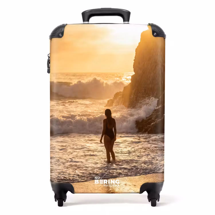 Valise - Personnes - Océan - Coucher de soleil - Côte - Or — 1
