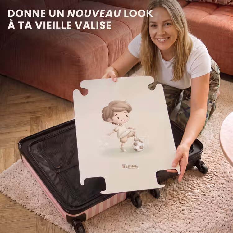 CaseSwap - Garçon avec un ballon de football dans des tons bruns — 3