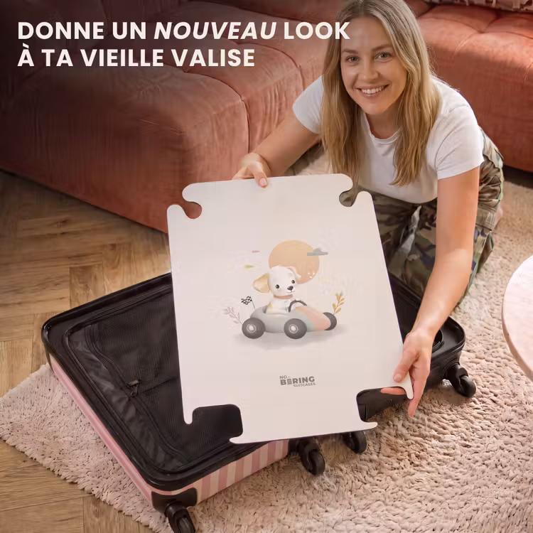 CaseSwap™ - Chiot dans une voiture de course de couleur beige — 3