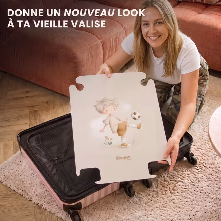 CaseSwap™ - Garçon avec un ballon de football de couleur beige — 3