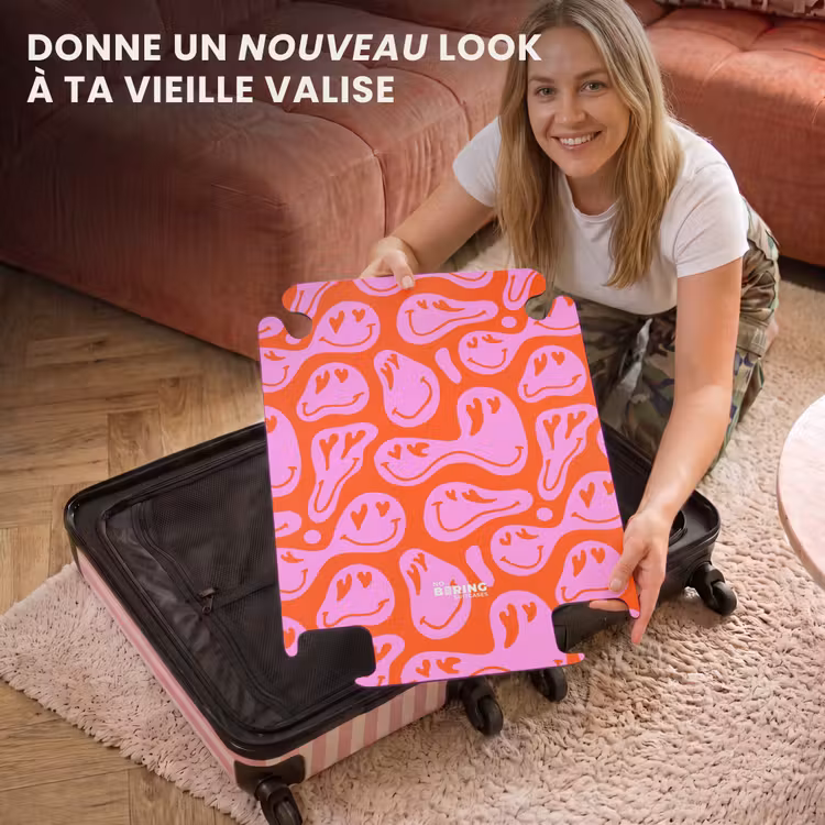 CaseSwap - Figures abstraites avec smiley et yeux en forme de coeur sur fond rouge et rose — 3